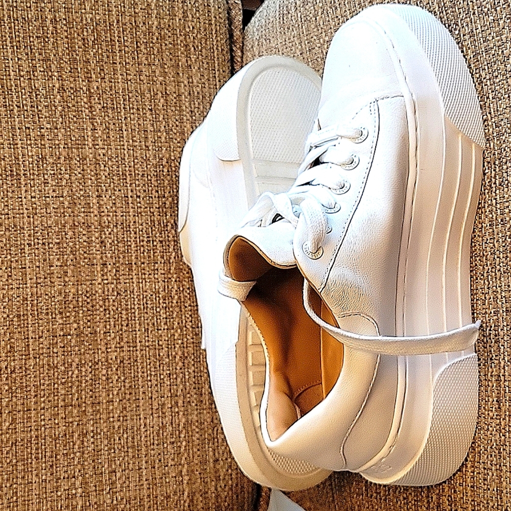 J/Slides Sneakers